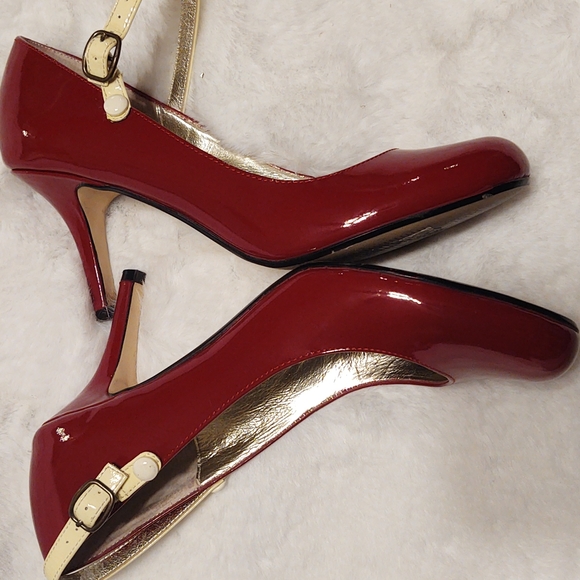 Steve Madden heels. Beautiful deep red patten leather with beige straps. - Picture 4 of 11